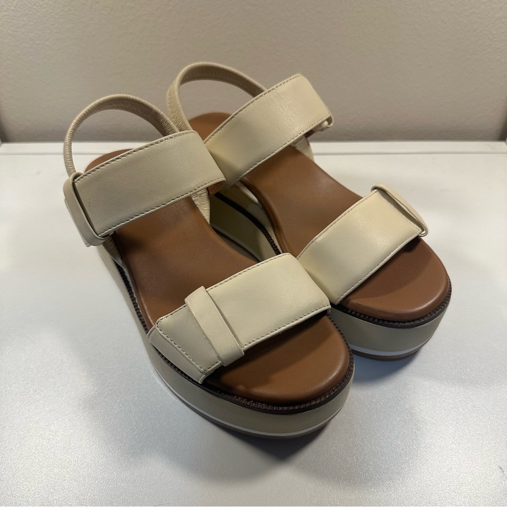 Caslon Beige Platform Sandals! Like New! 4.5M Women’s! Rare size find!